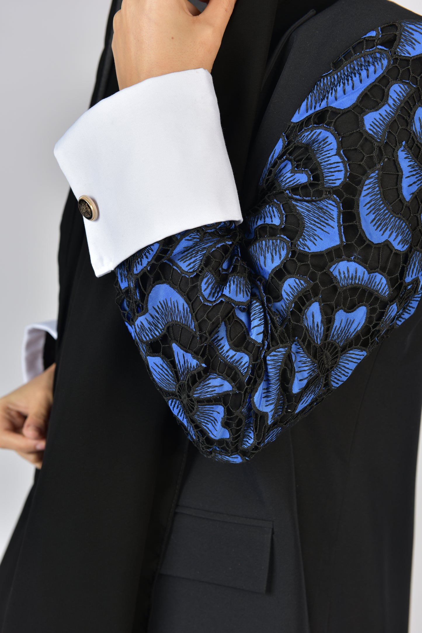 عباية بلونين الاسود والازرق