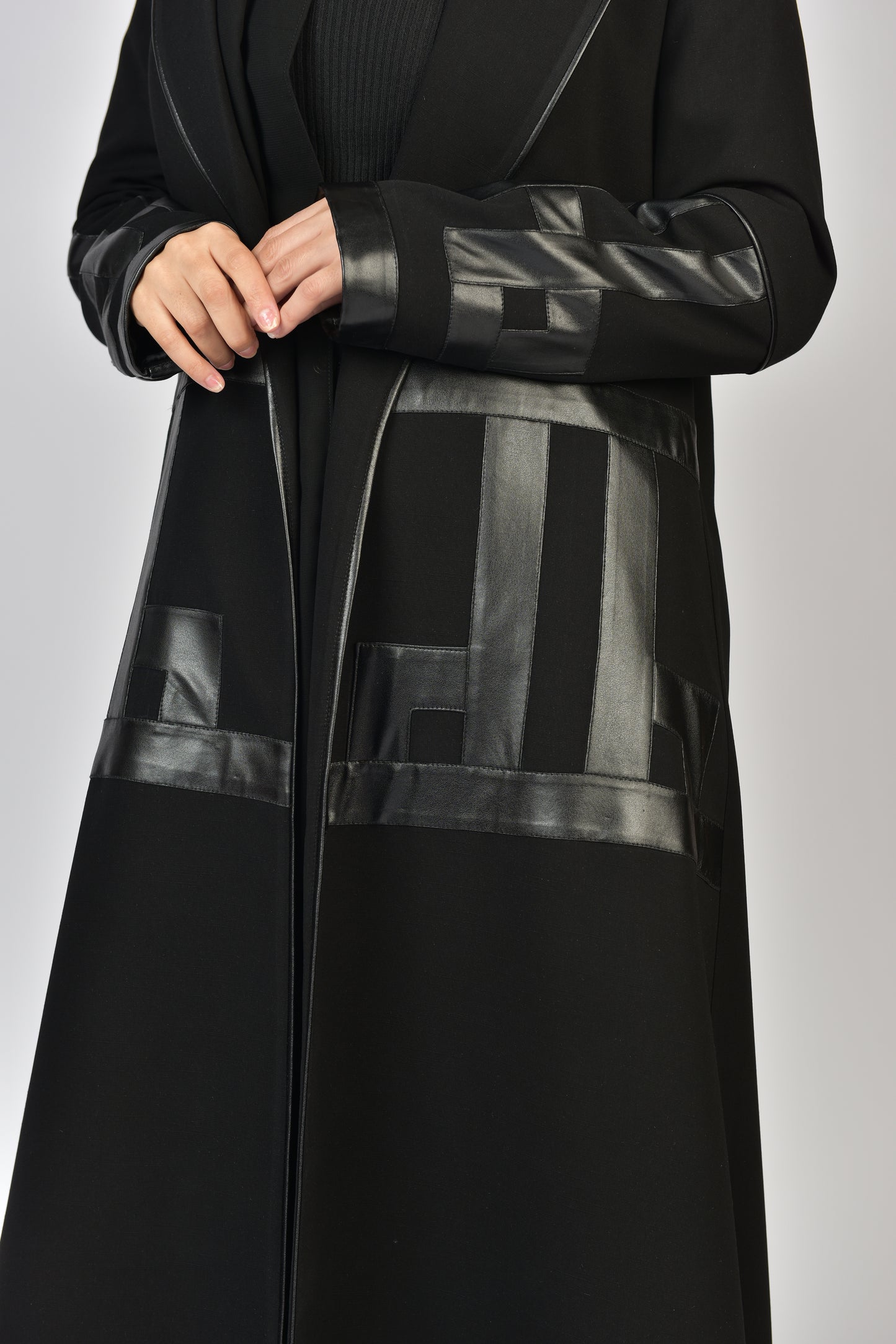 بليزر كريب اسود مع جلد اسود