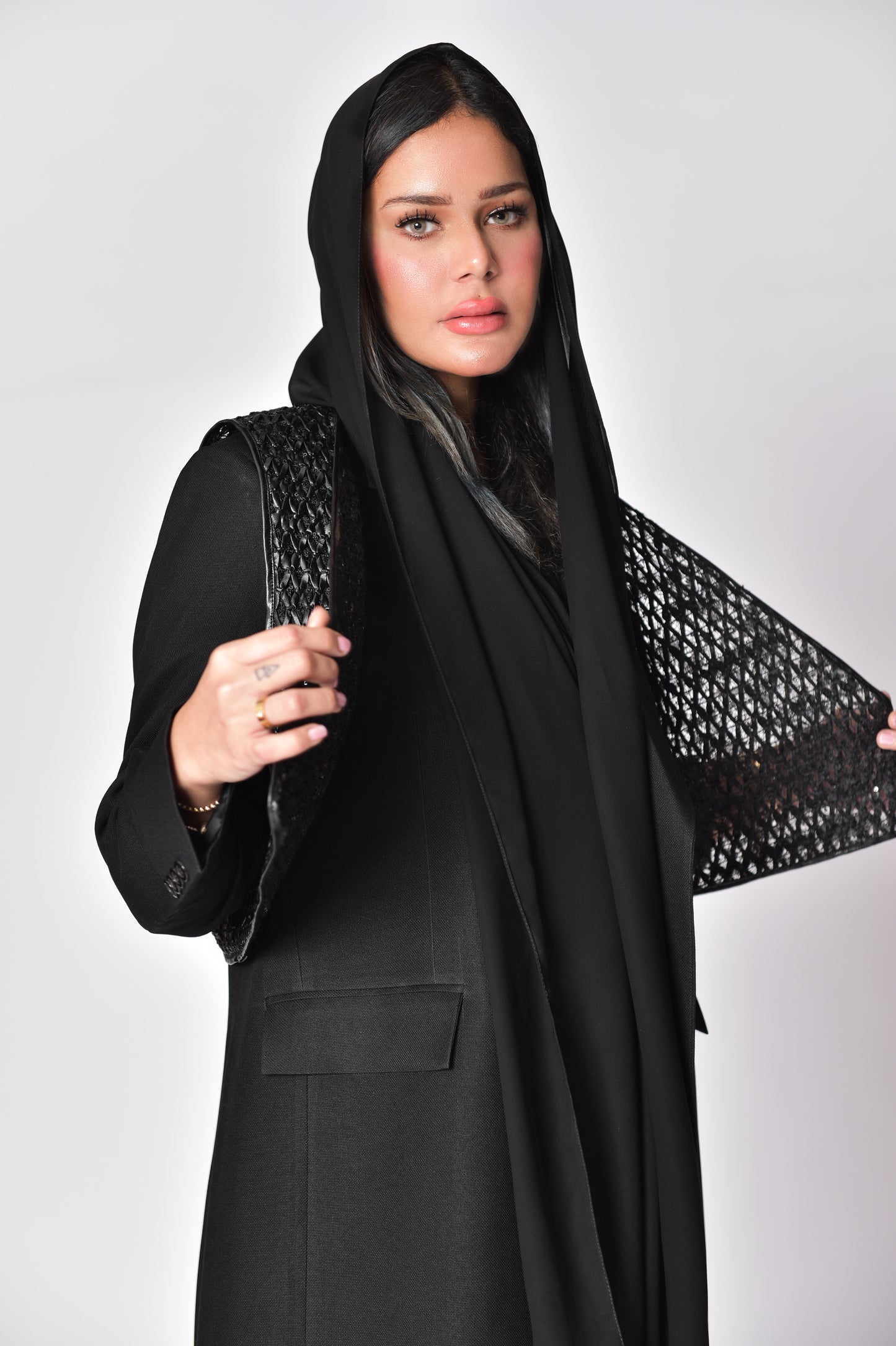 عباية بليزر قماش كريب اسود