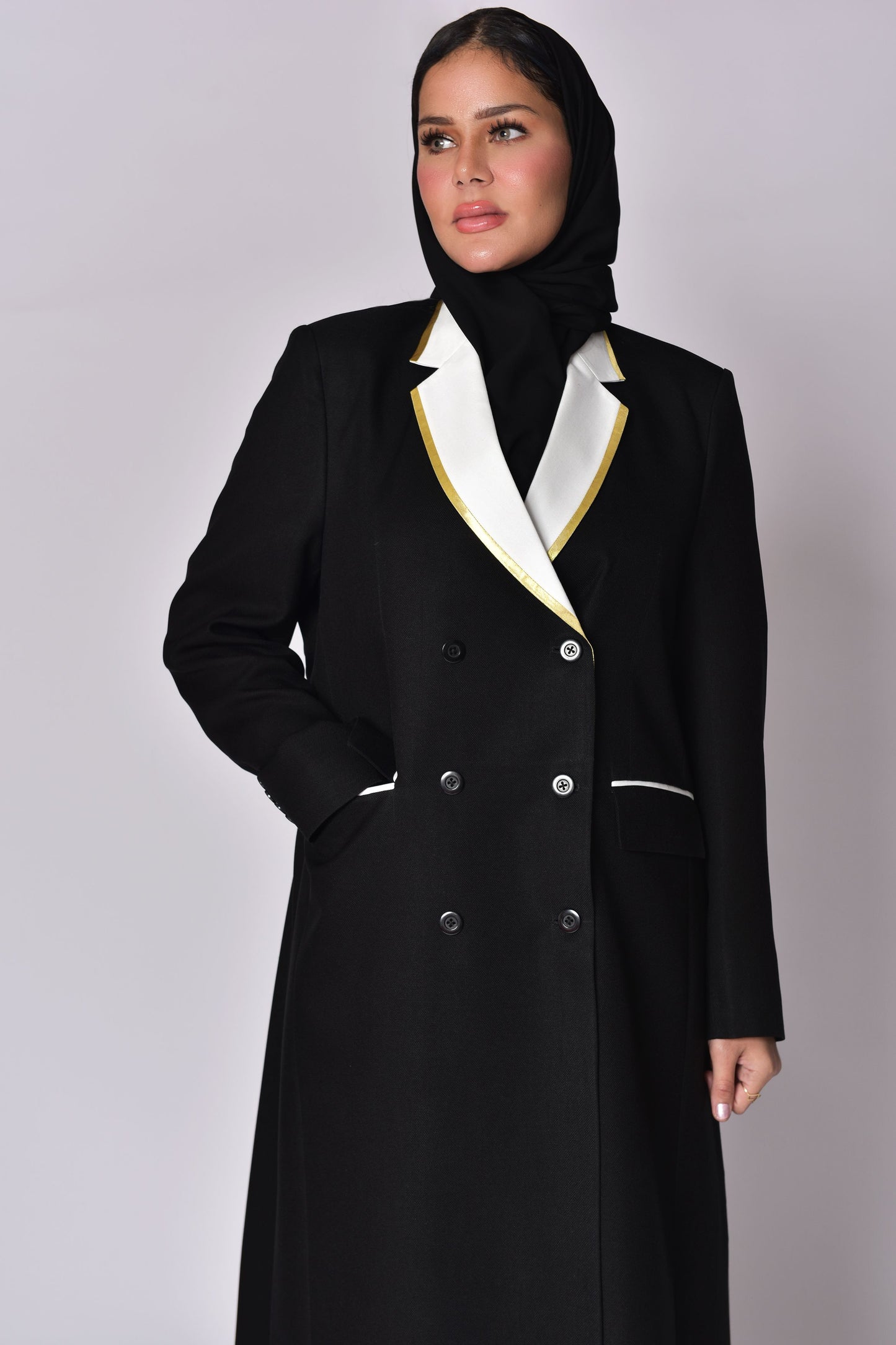 عباية بليزر من الكريب الاسود