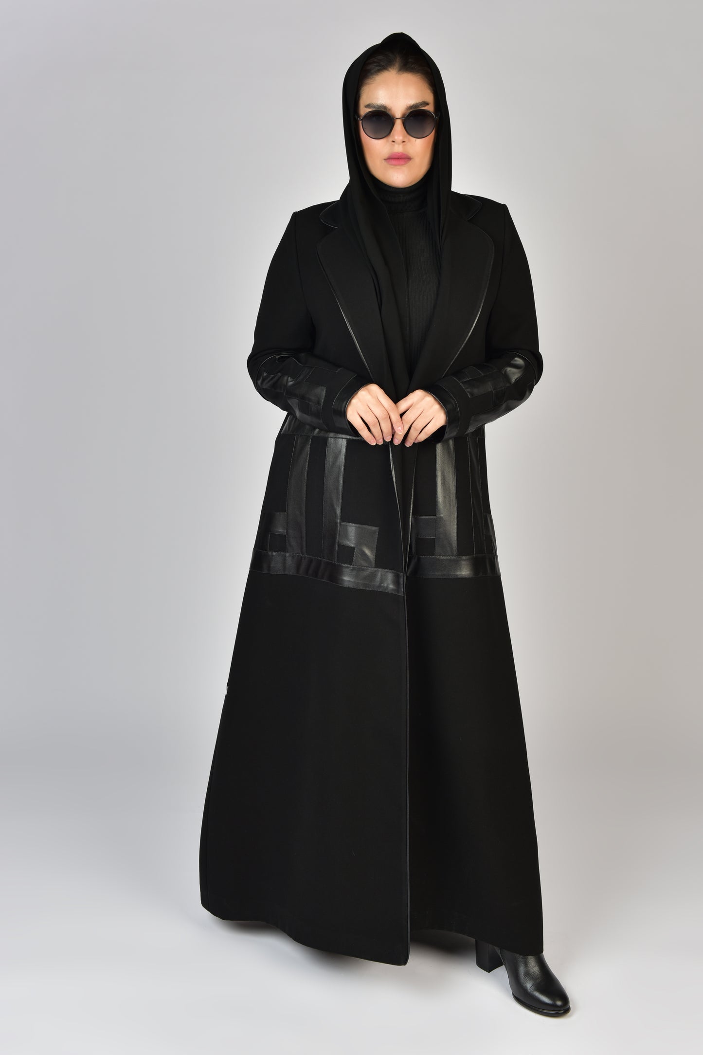 بليزر كريب اسود مع جلد اسود