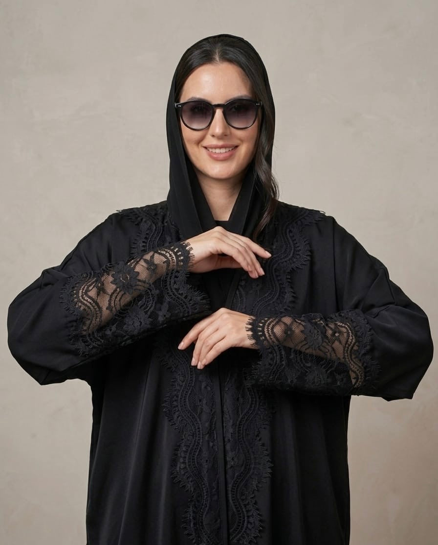 عباية كلوش مع لمسة الدانتيل الناعمة