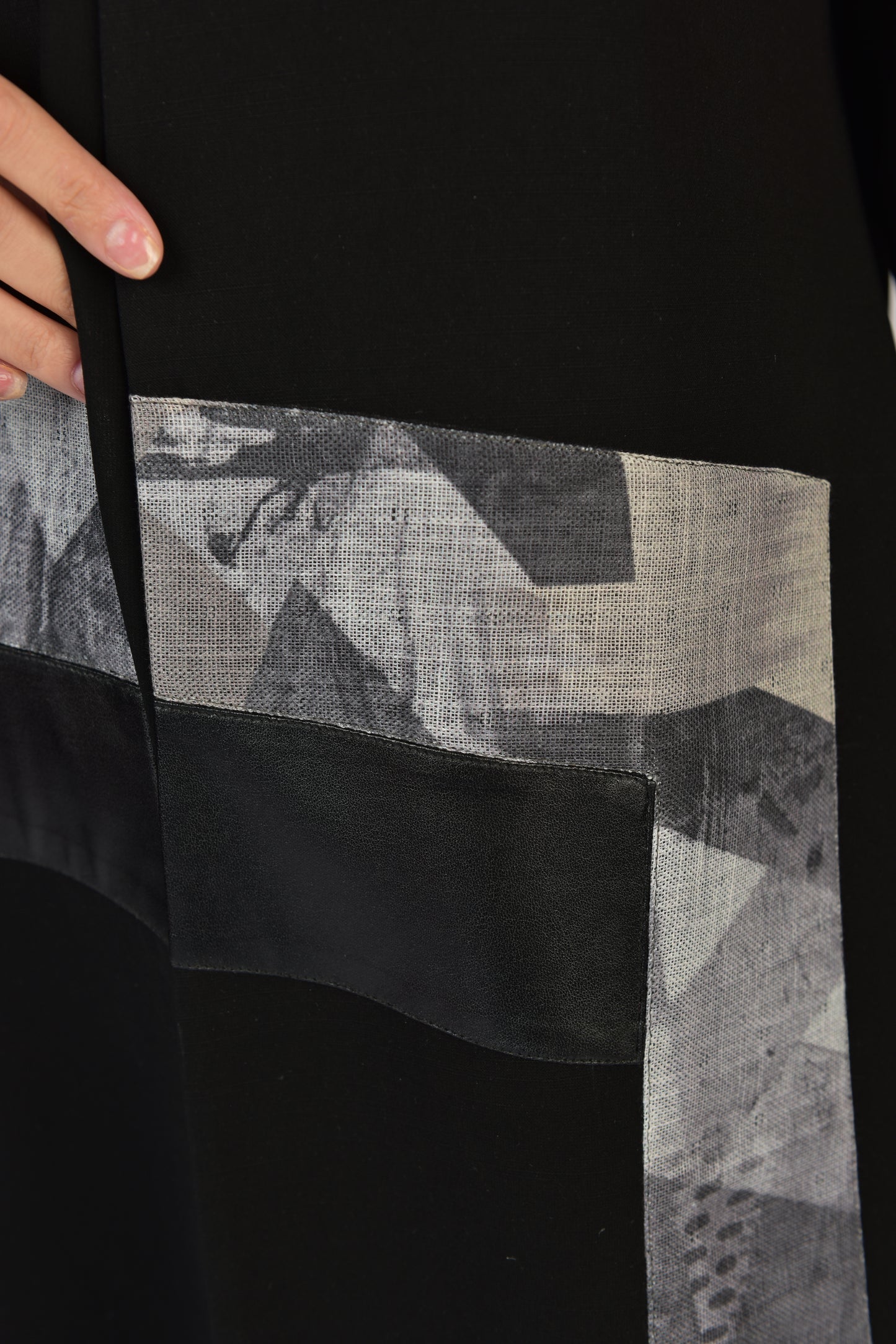 بليزر من الكريب لون اسود