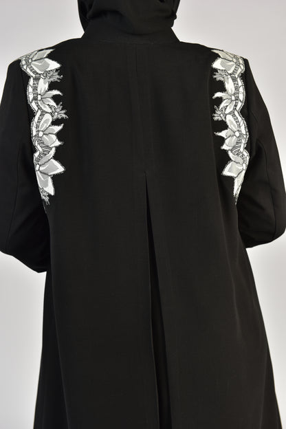 عباية سوداء مع دانتيل