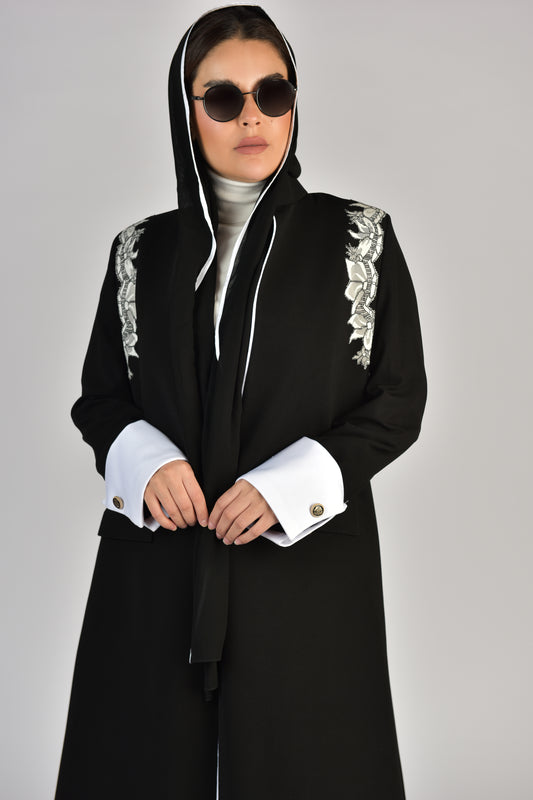 عباية سوداء مع دانتيل