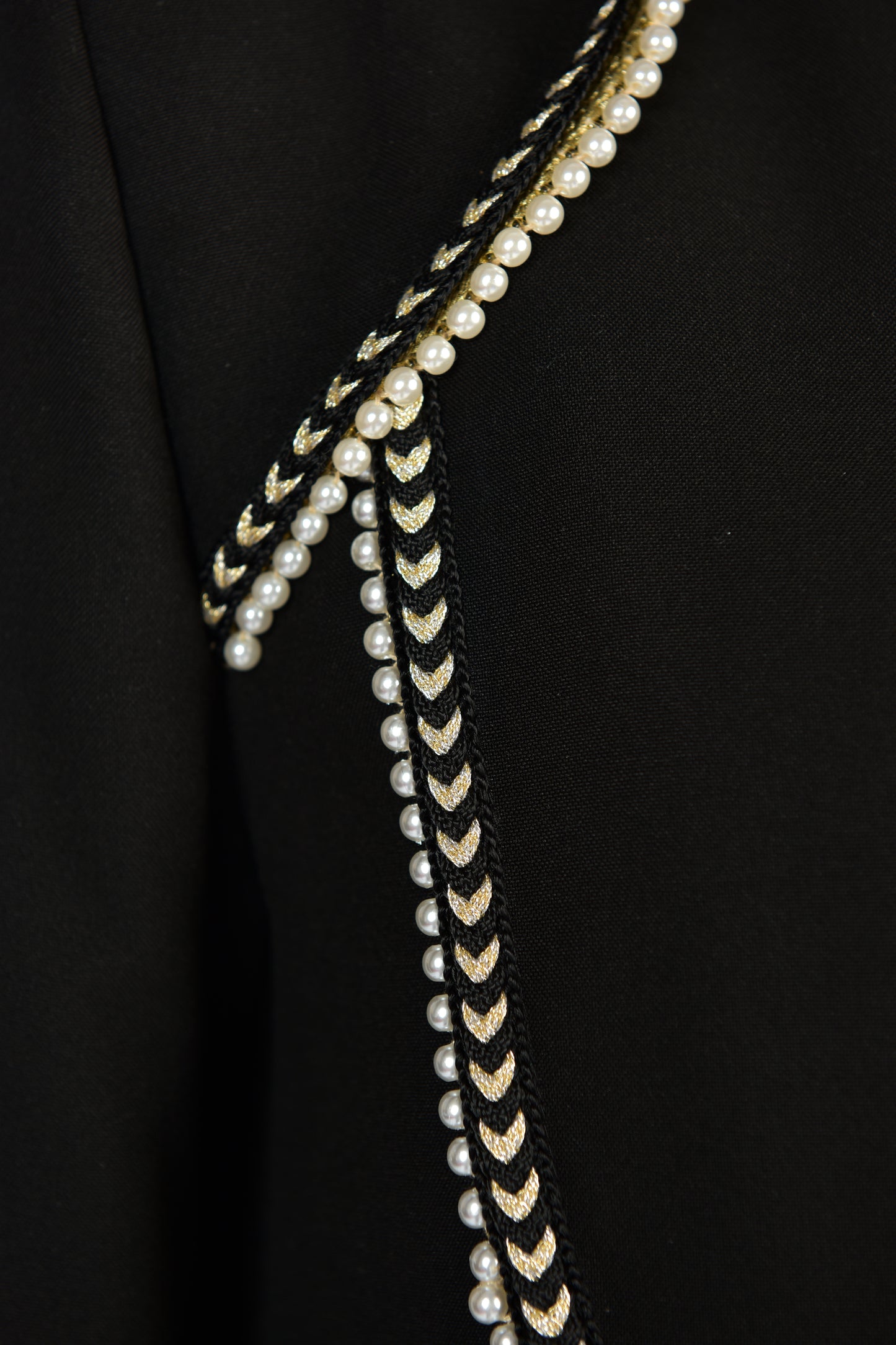 بليزر كريب اسود مع اللؤلؤ